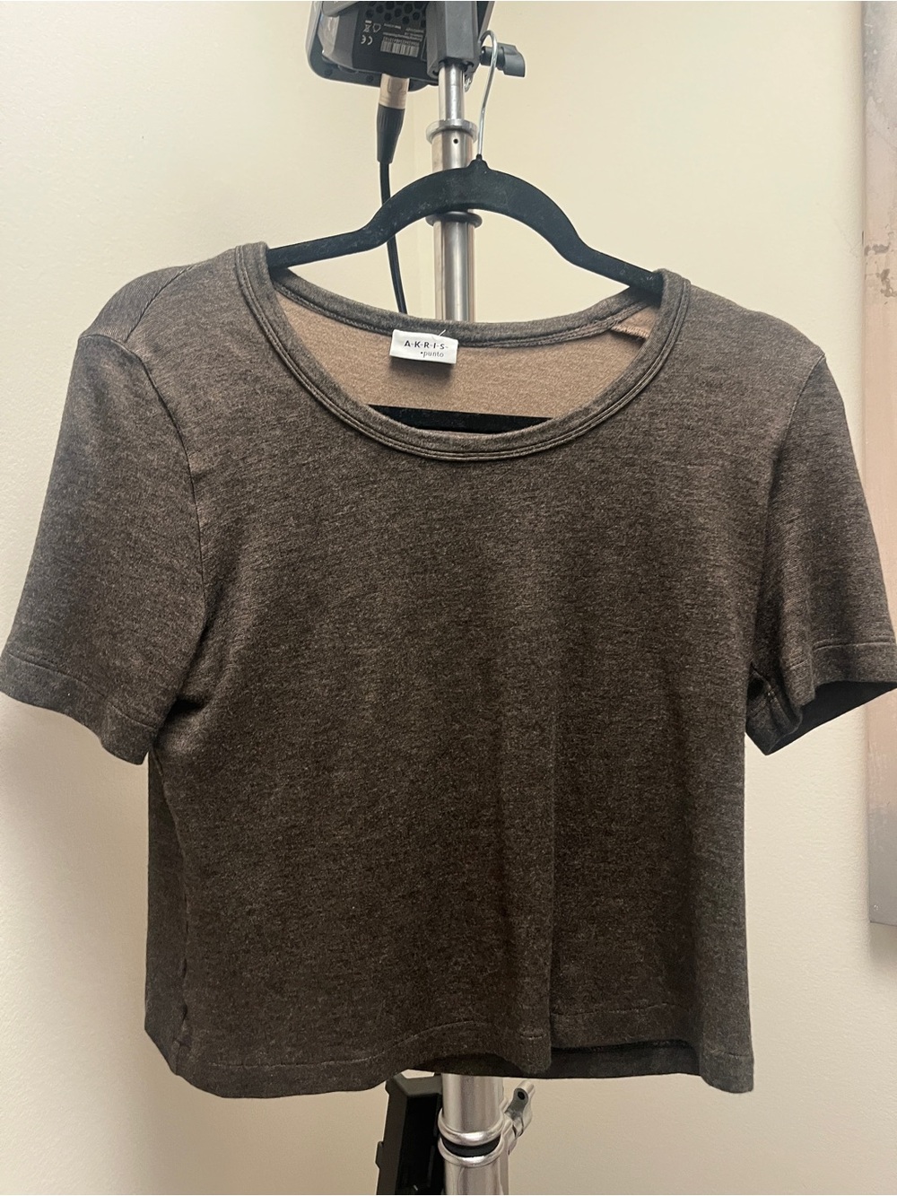 Akris Punto Short-Sleeve Cropped Tee in Dark Gray